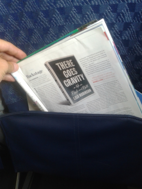 Tökéletes könyvajánló egy repülős újságba.